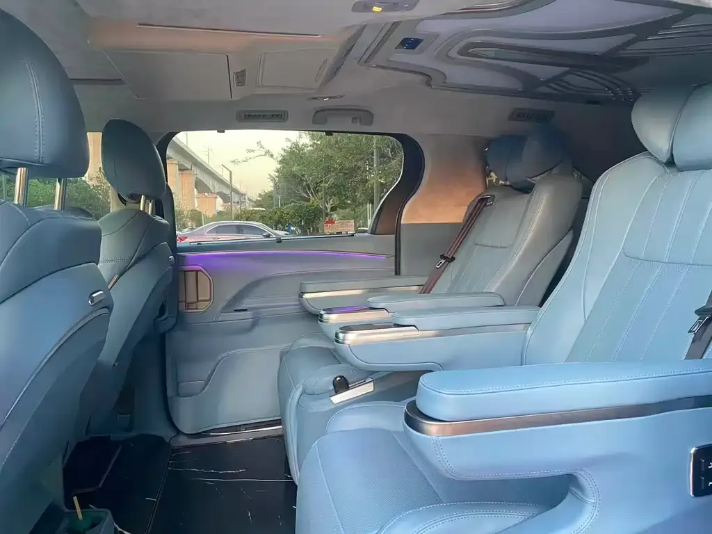 Toyota Sienna — фото 3