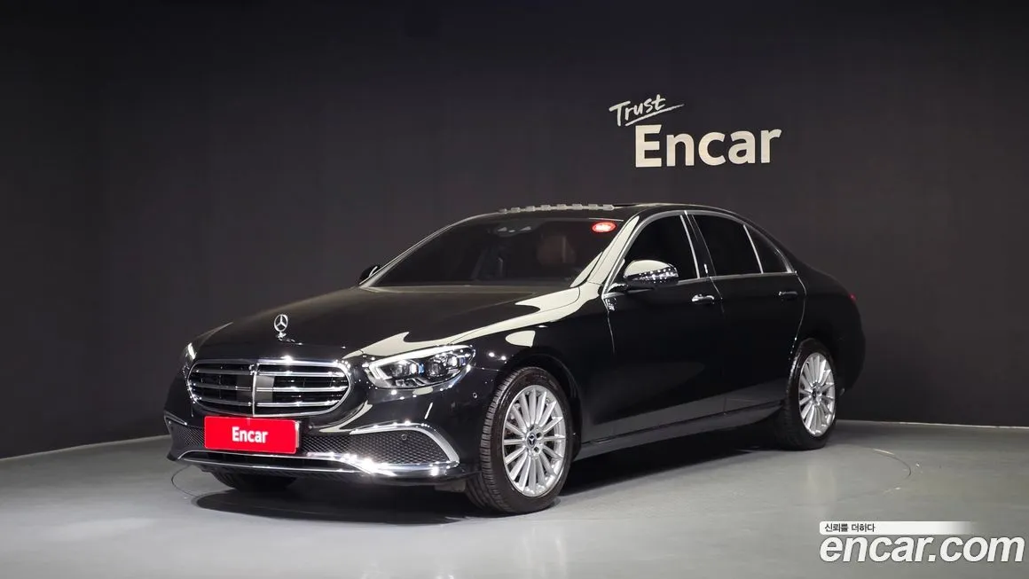 Mercedes-Benz E-Class — фото 1