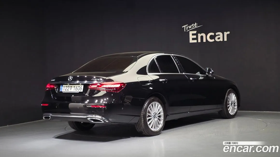 Mercedes-Benz E-Class — фото 2