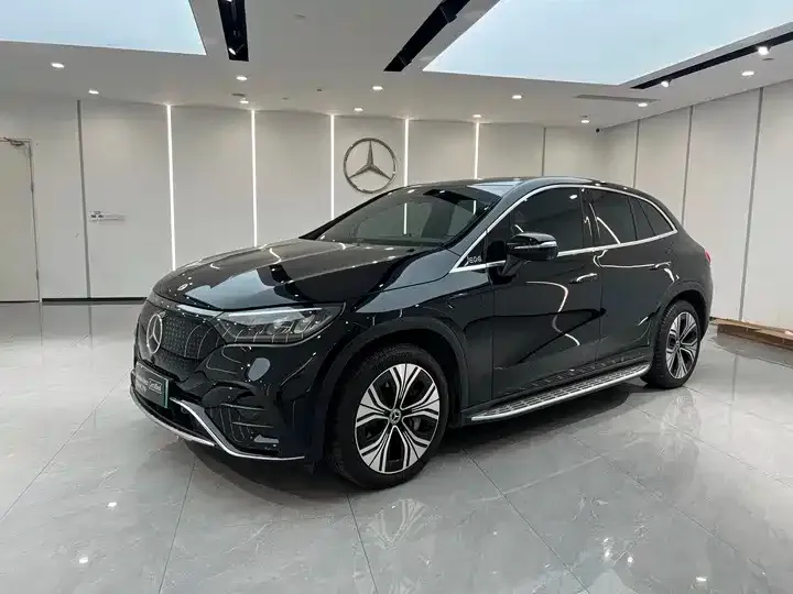 Mercedes-Benz EQE SUV — фото 1