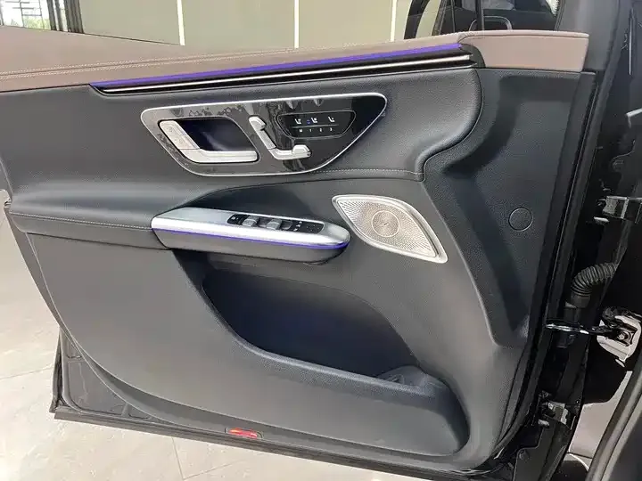 Mercedes-Benz EQE SUV — фото 6