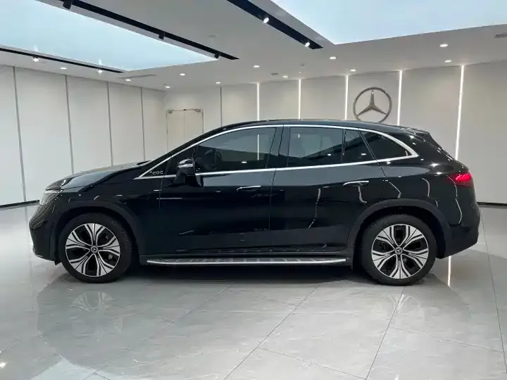 Mercedes-Benz EQE SUV — фото 3