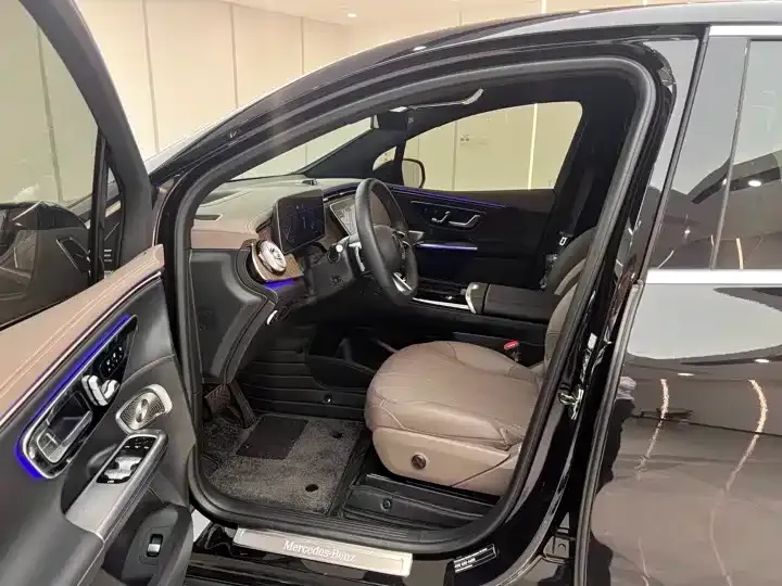 Mercedes-Benz EQE SUV — фото 7