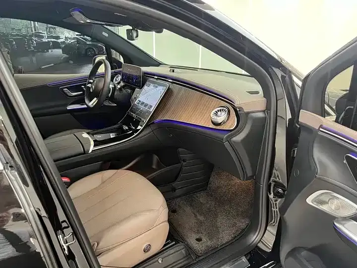 Mercedes-Benz EQE SUV — фото 9