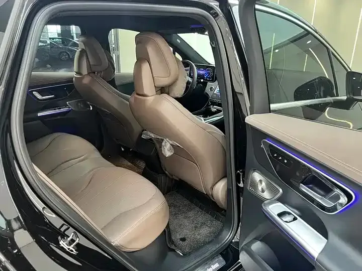 Mercedes-Benz EQE SUV — фото 10