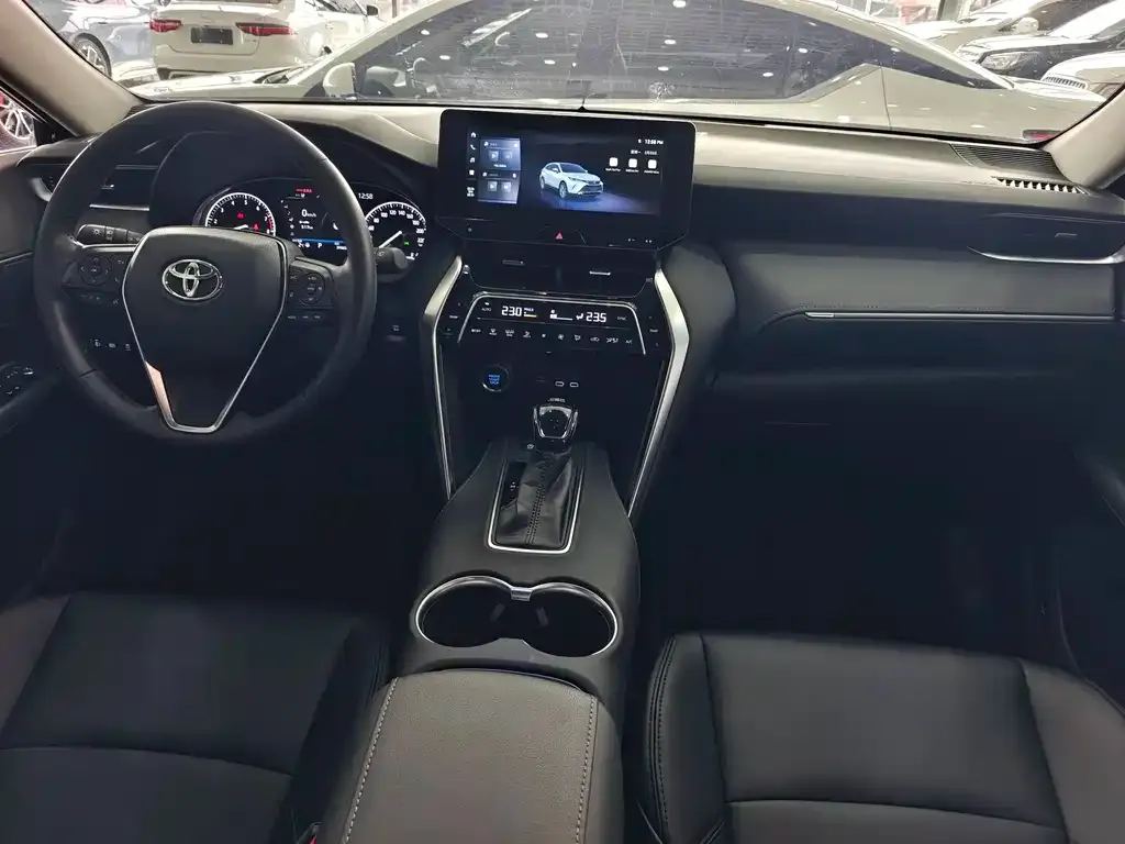 Toyota Harrier — фото 3