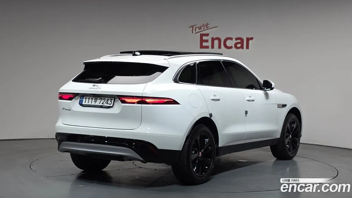 Jaguar F-PACE — фото 4