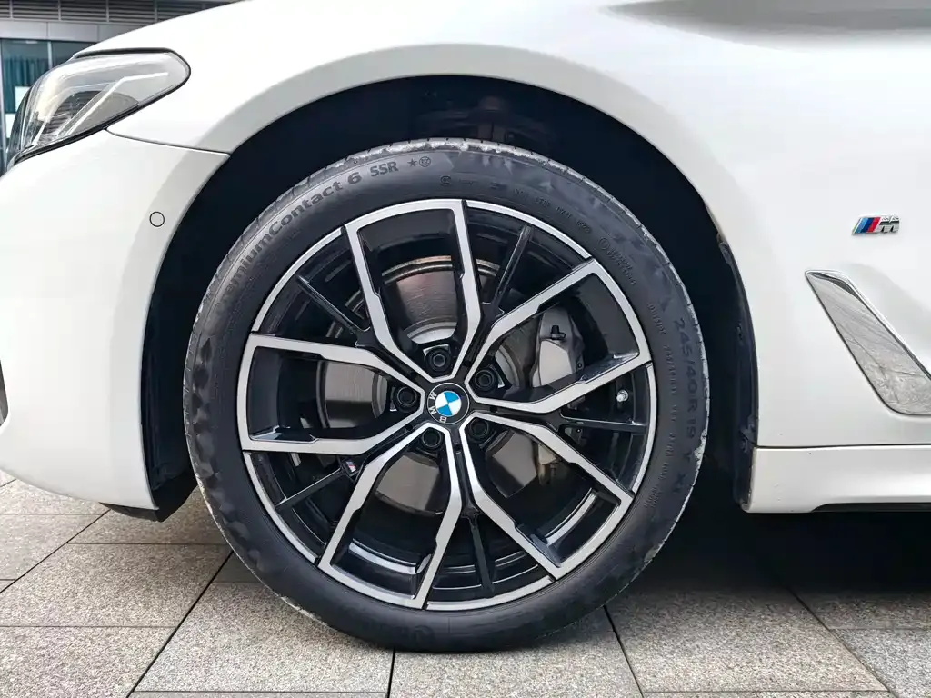 BMW 5 Series — фото 10