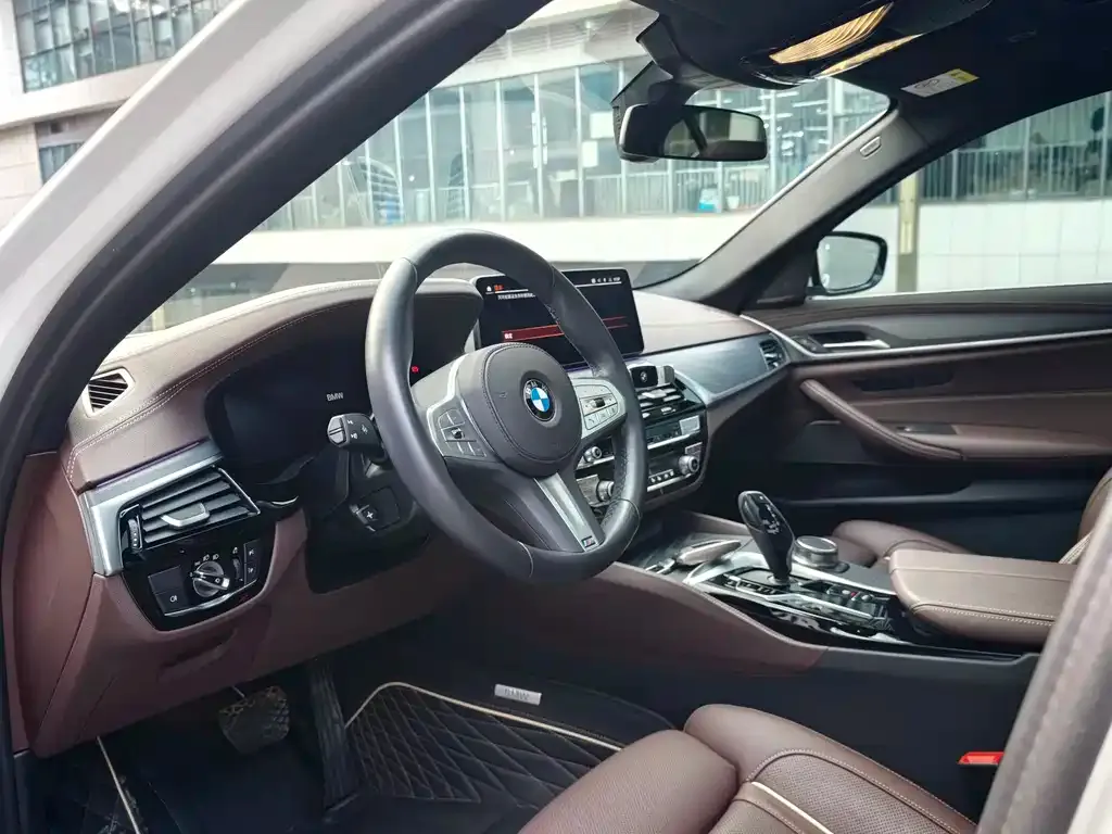 BMW 5 Series — фото 2