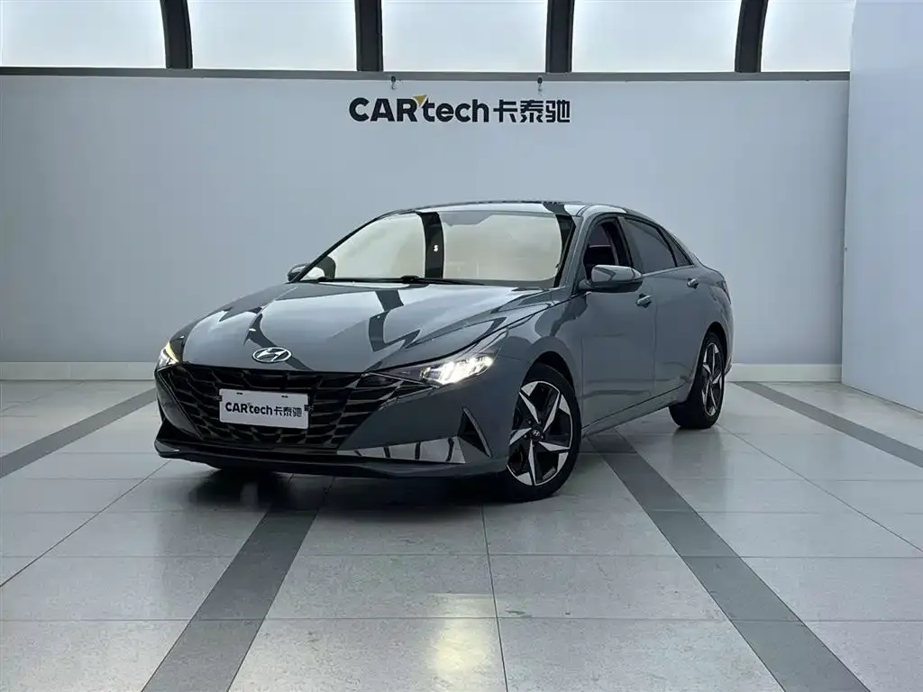 Hyundai Elantra — фото 1