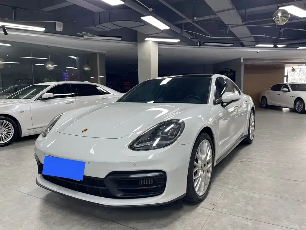 Porsche Panamera — фото 1