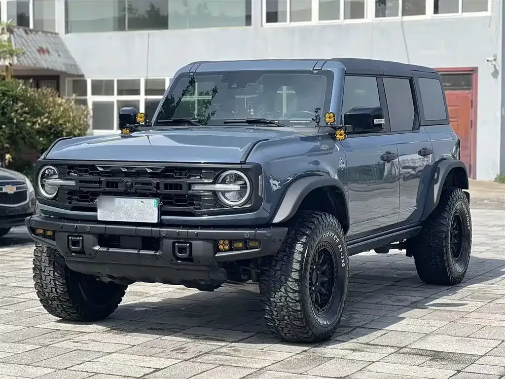 Ford Bronco — фото 1
