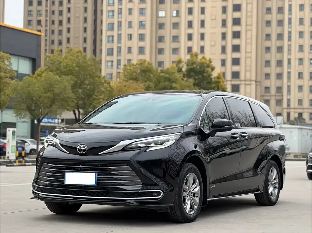 Toyota Sienna — фото 1