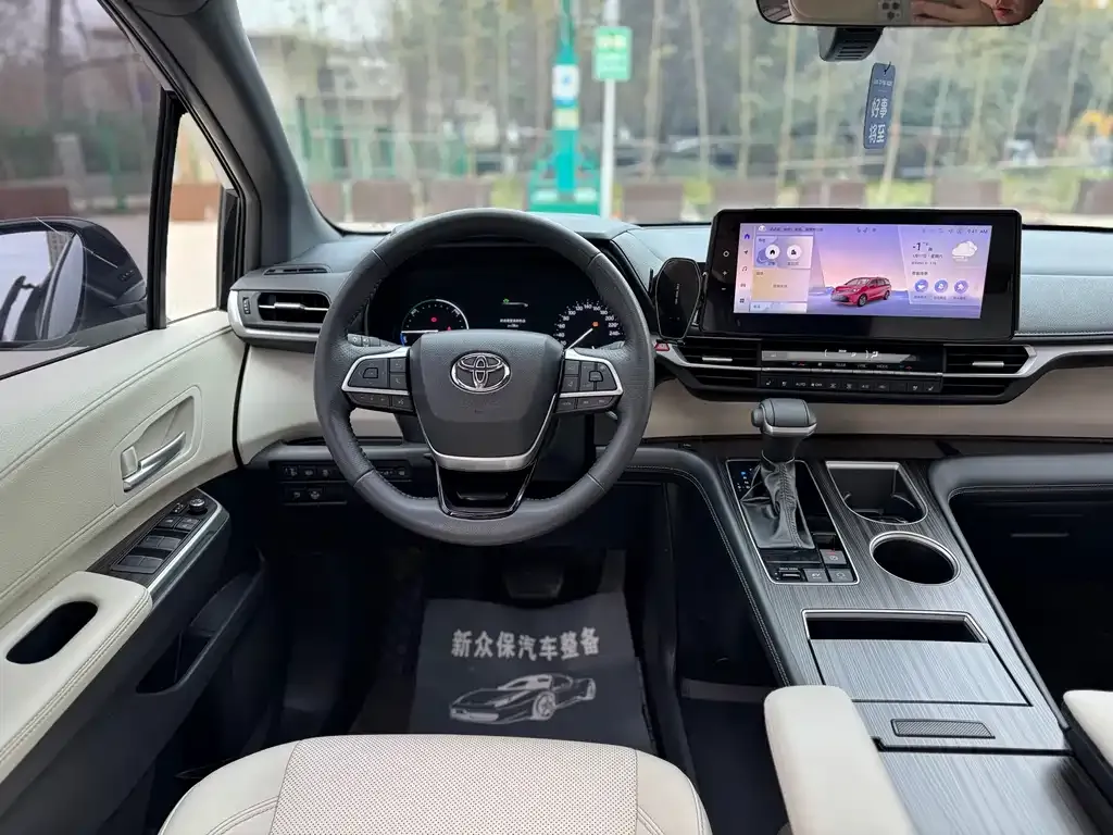Toyota Sienna — фото 9