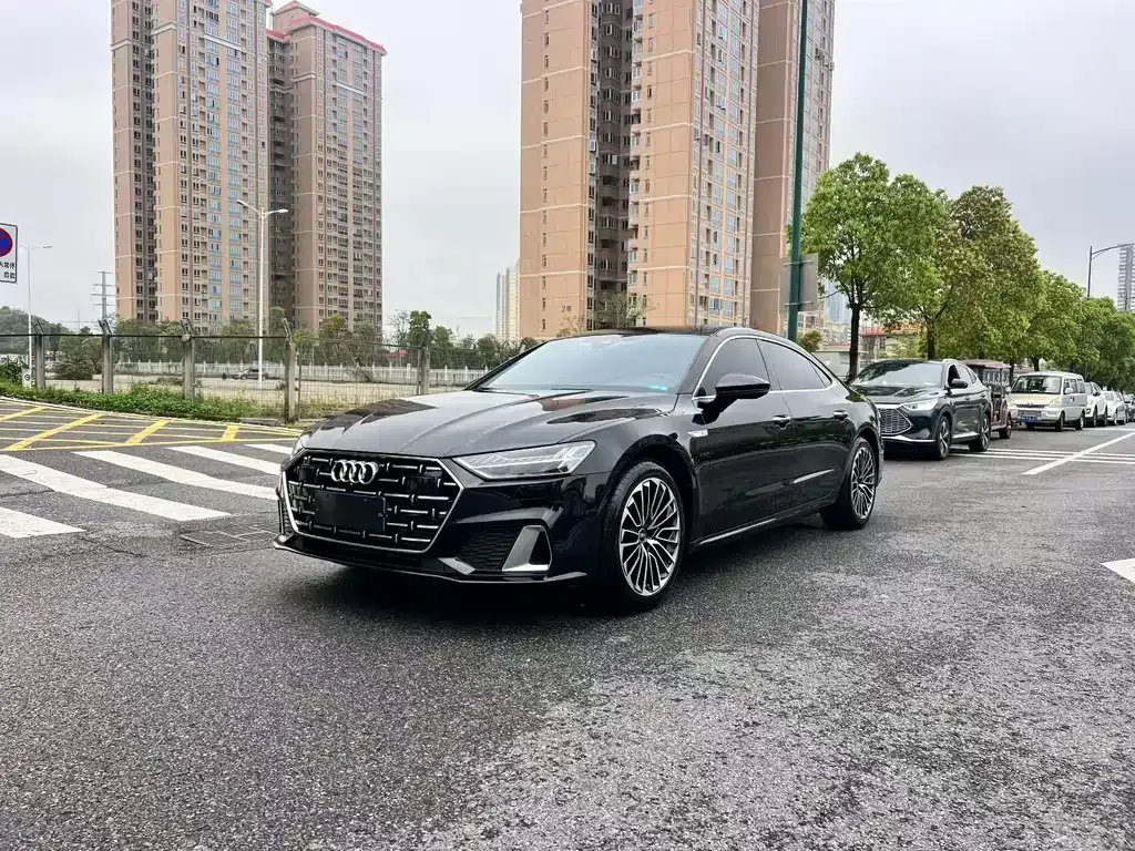 Audi A7L — фото 1