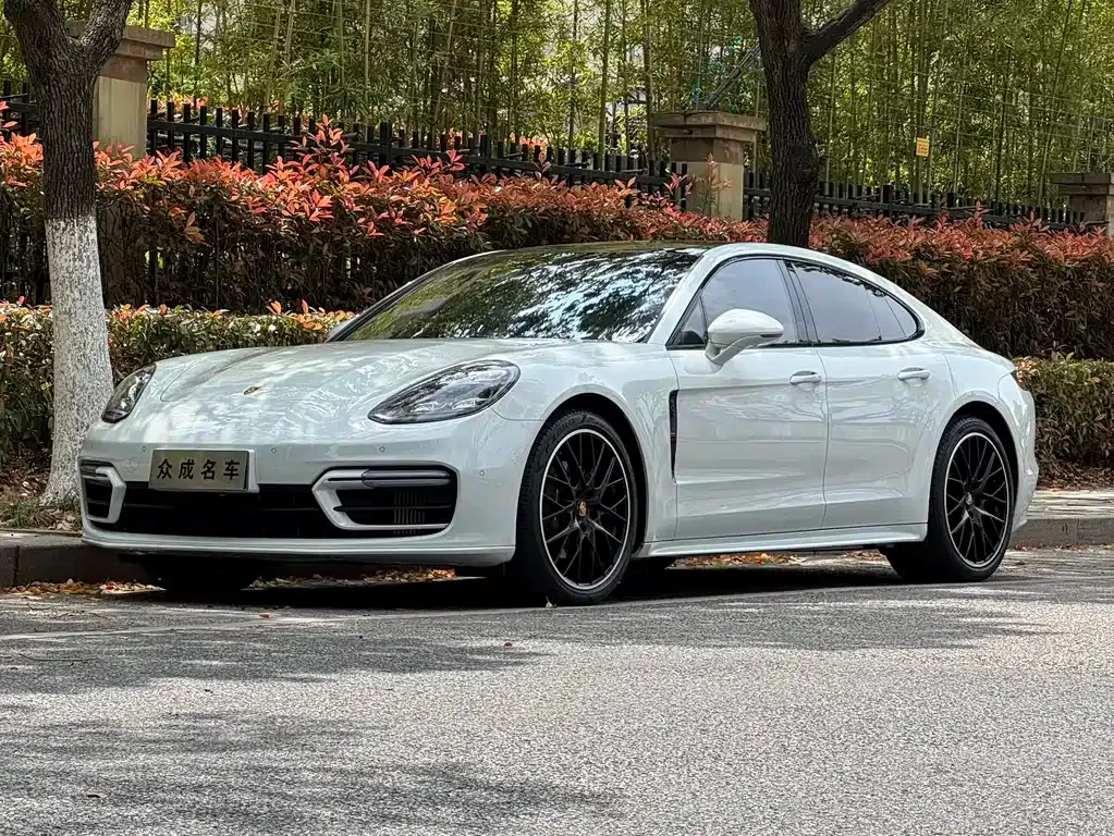 Porsche Panamera — фото 1