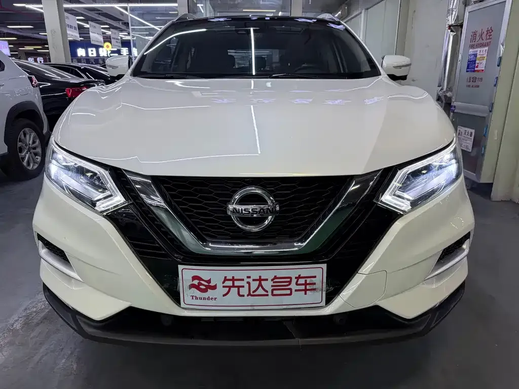 Nissan Qashqai — фото 1