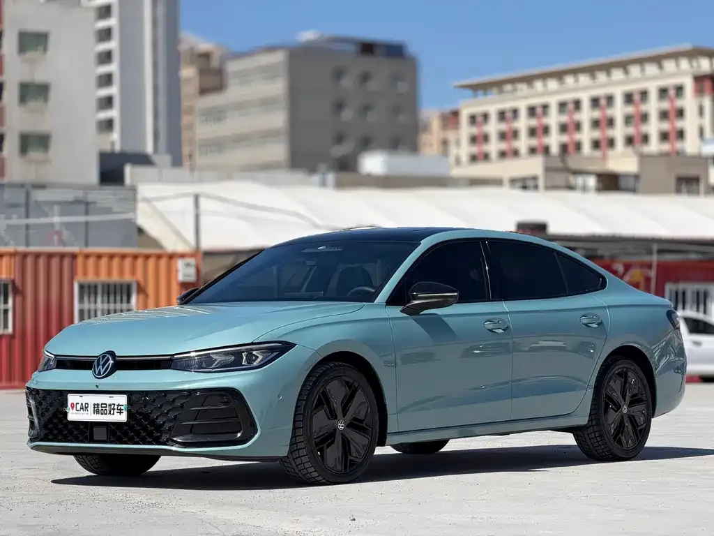 Volkswagen Passat — фото 1
