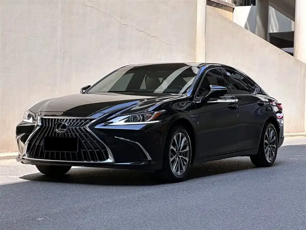 Lexus ES — фото 1