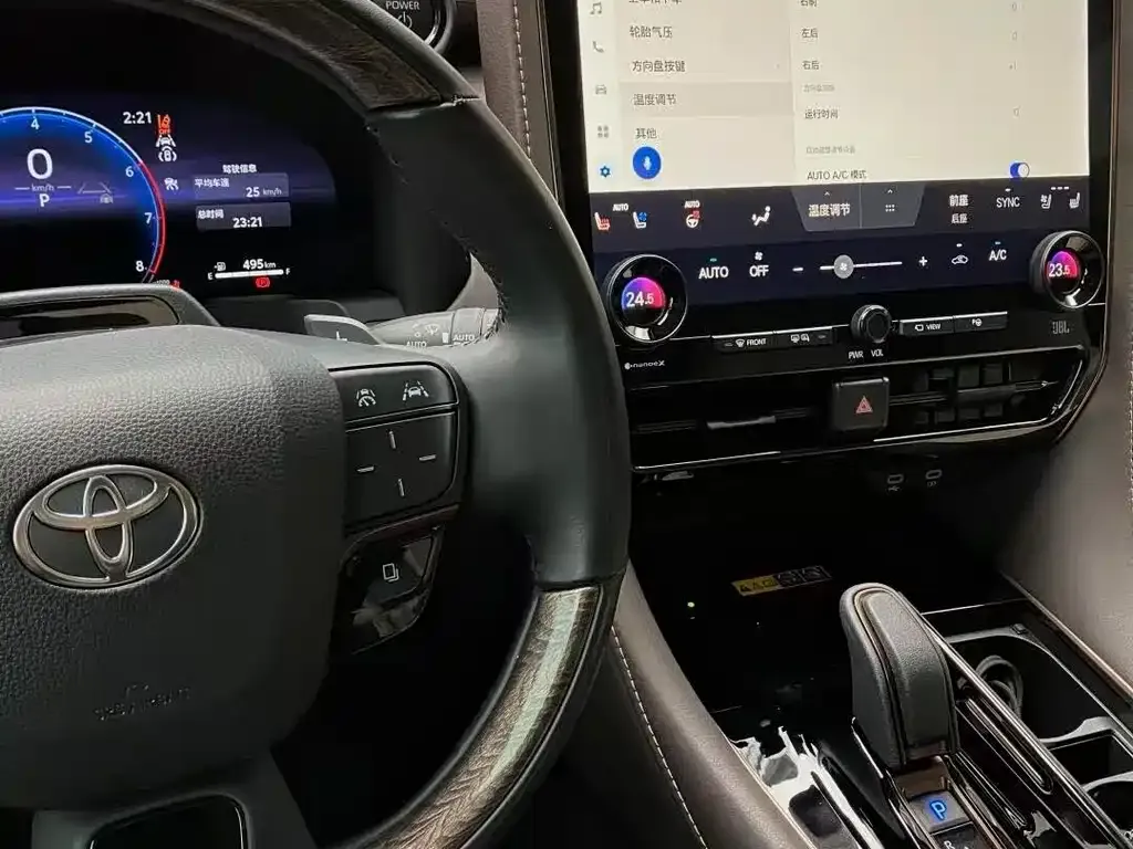 Toyota Alphard — фото 7