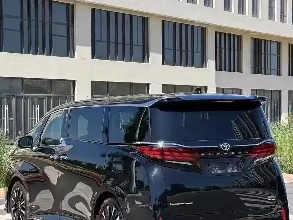 Toyota Alphard — фото 5