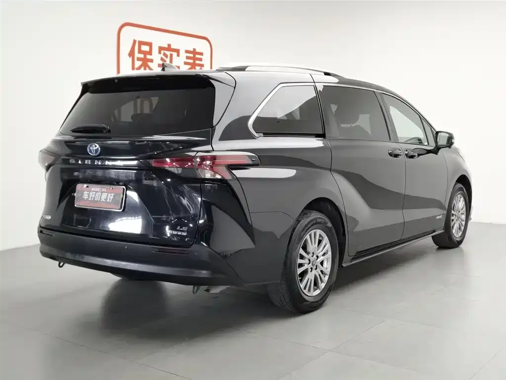 Toyota Sienna — фото 3
