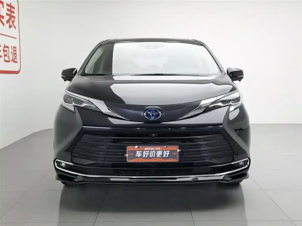 Toyota Sienna — фото 2