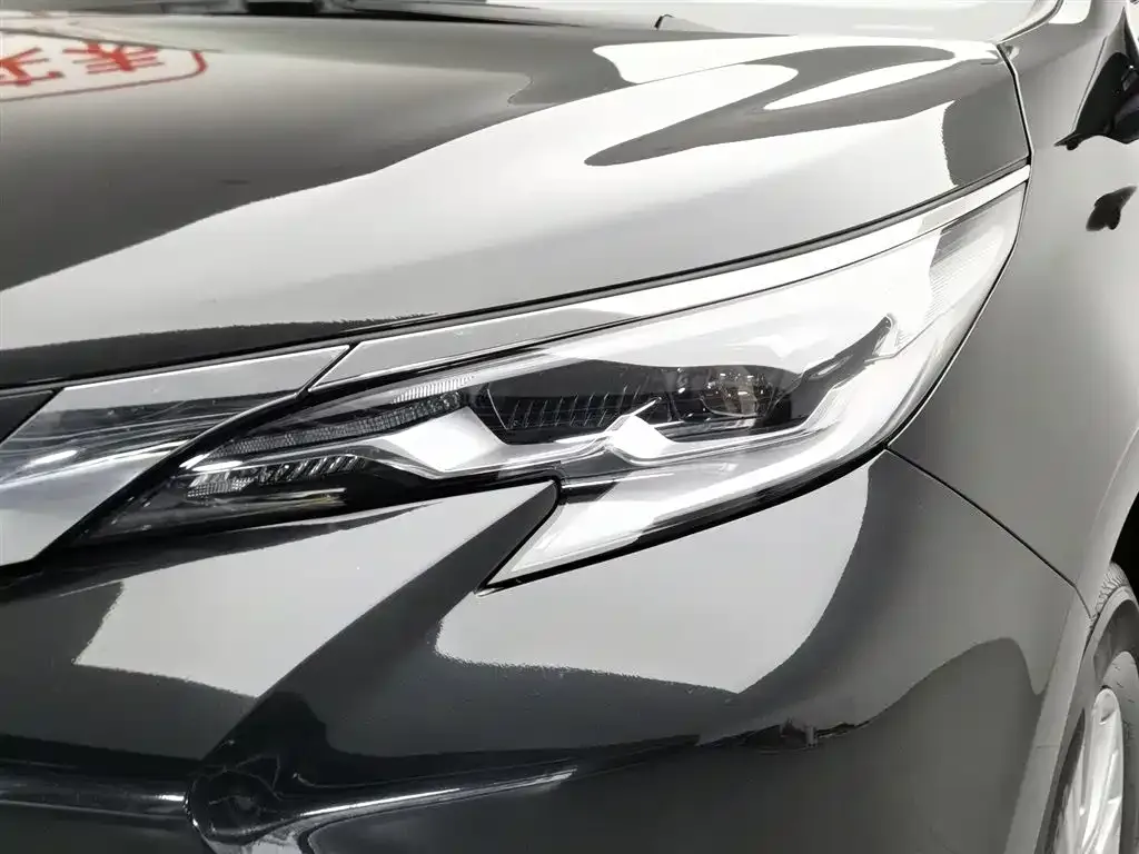 Toyota Sienna — фото 10