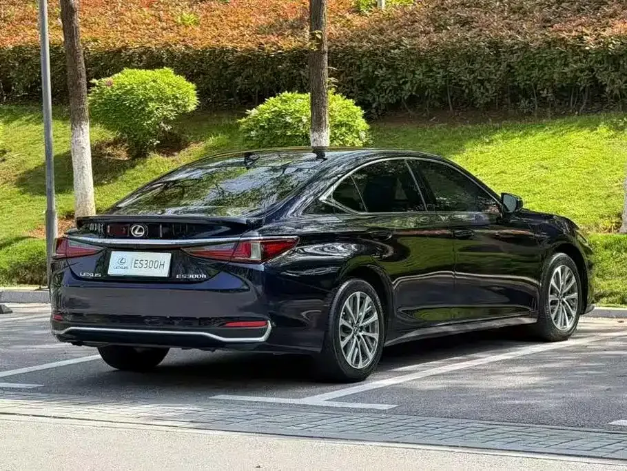 Lexus ES — фото 5