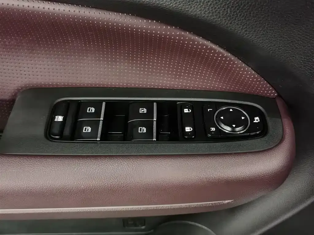GAC Motor Trumpchi M6 — фото 9