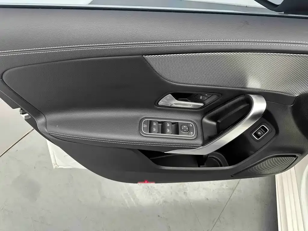 Mercedes-Benz A-Class — фото 10