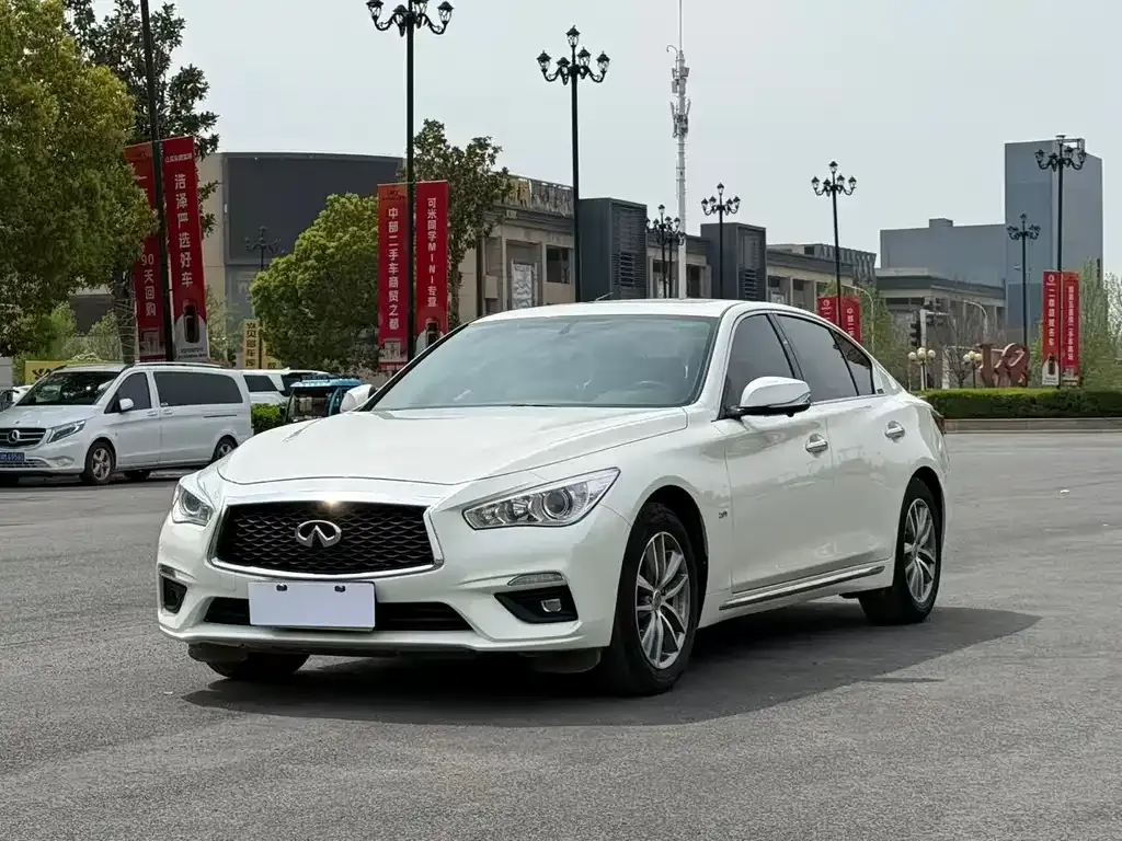 Infiniti Q50L — фото 1