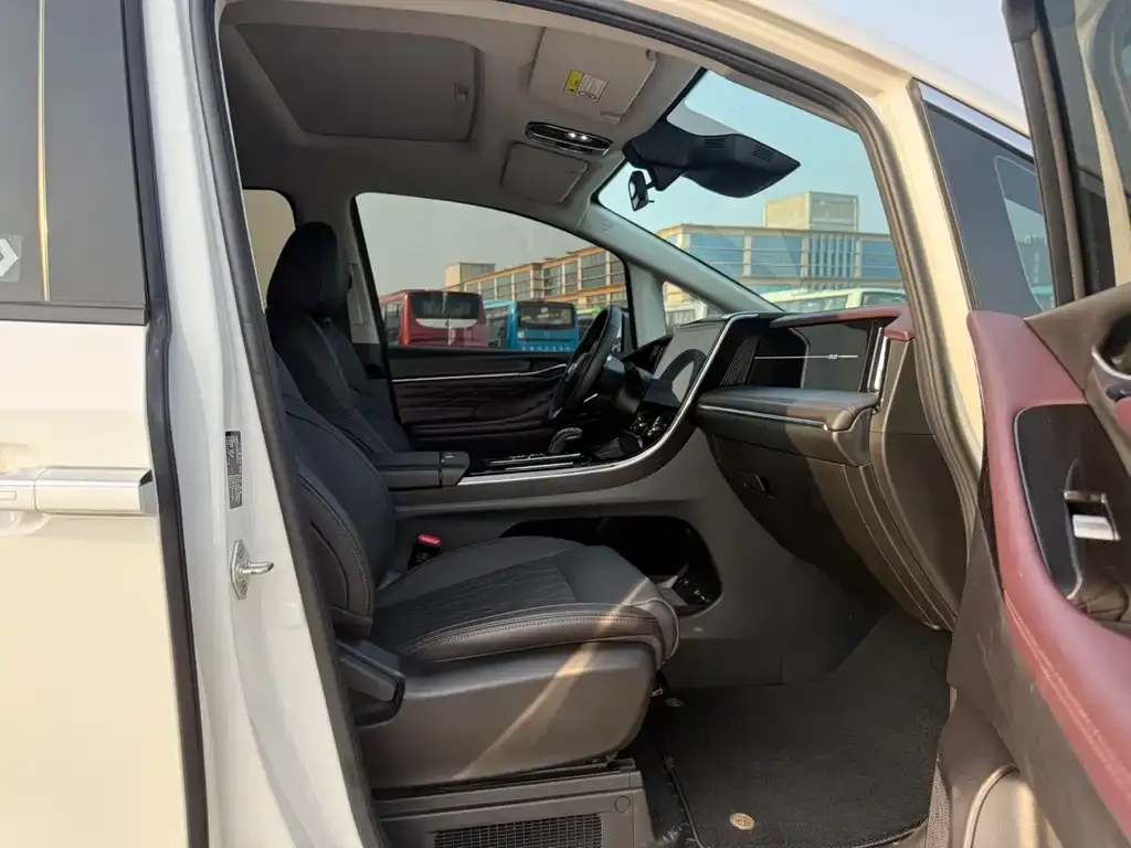 GAC Motor Trumpchi M8 — фото 3