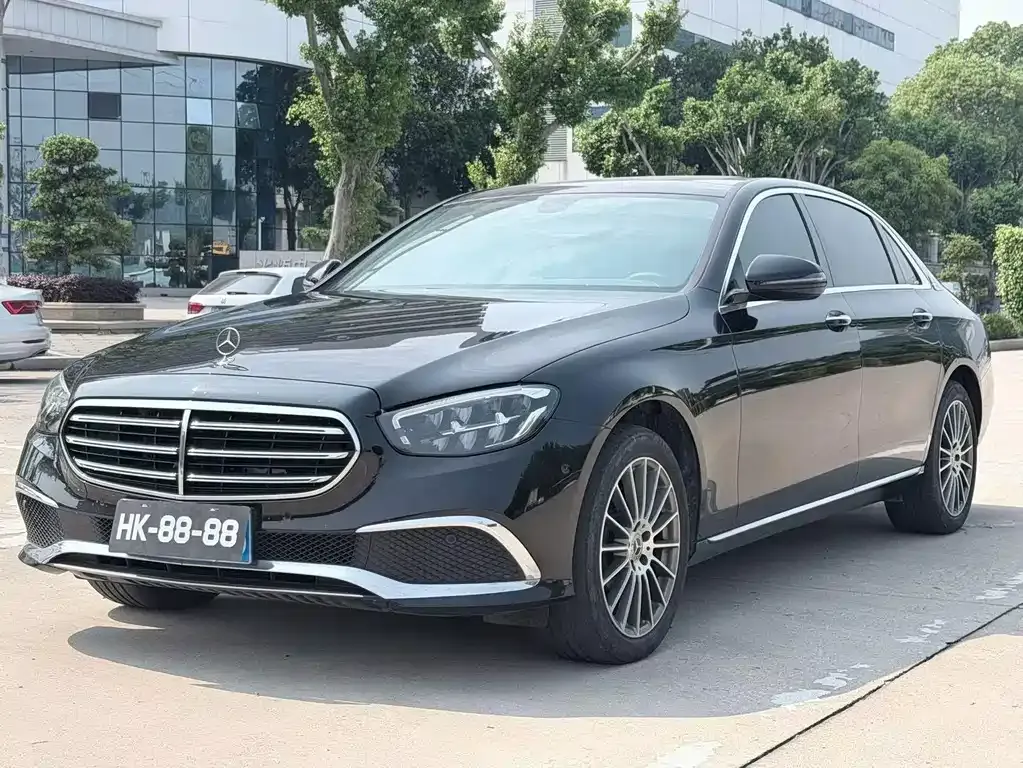 Mercedes-Benz E-Class — фото 1