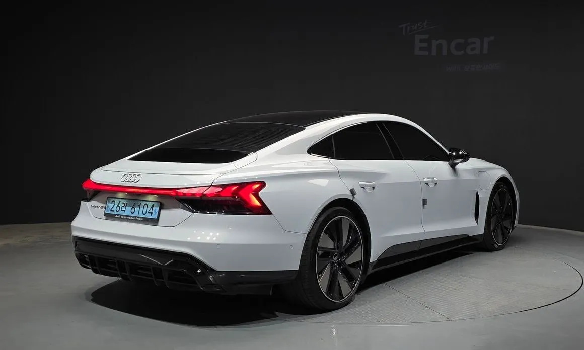 Audi e-tron GT — фото 2