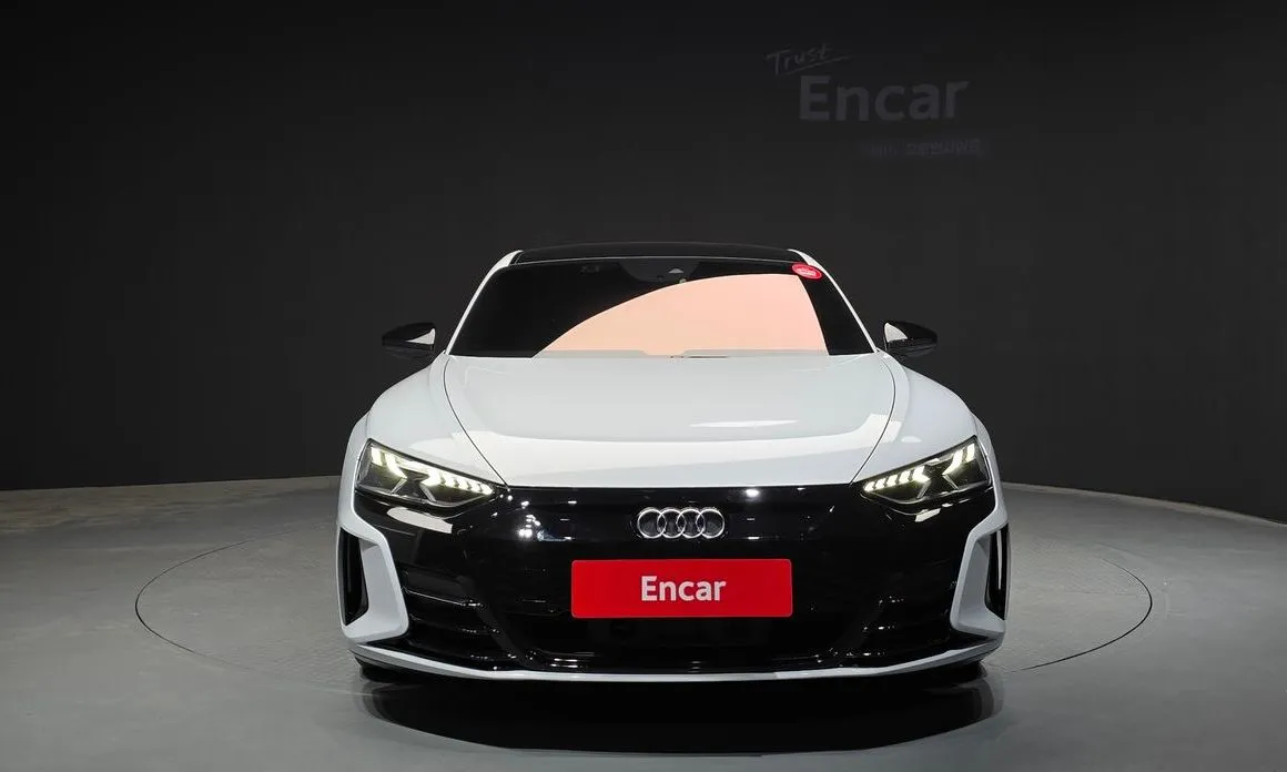 Audi e-tron GT — фото 8