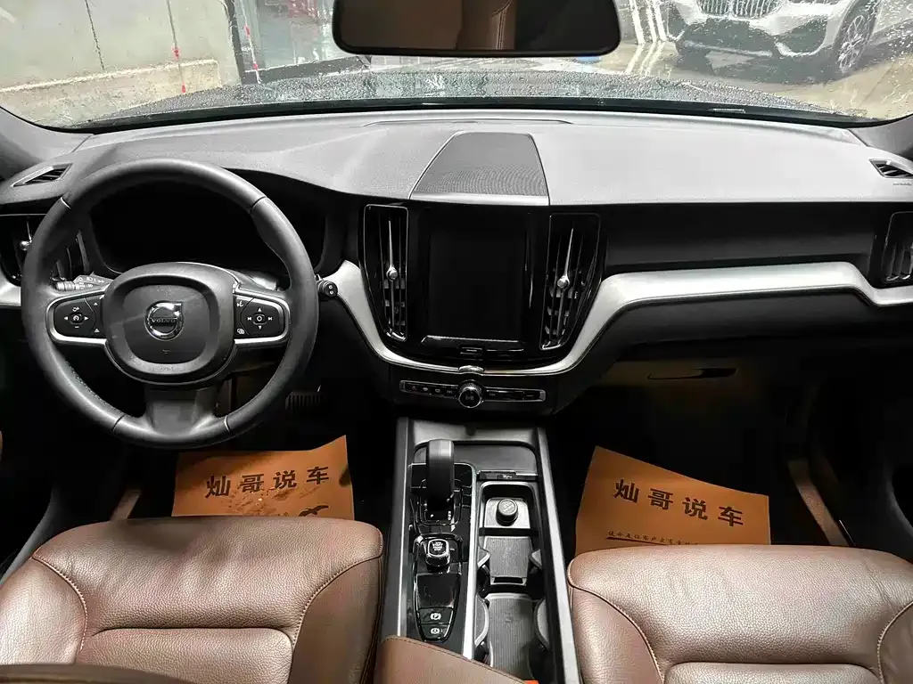 Volvo XC60 — фото 4