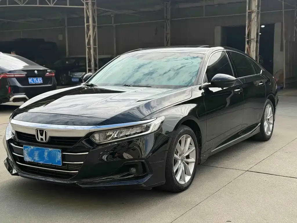 Honda Accord — фото 1