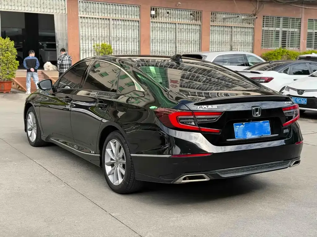 Honda Accord — фото 3