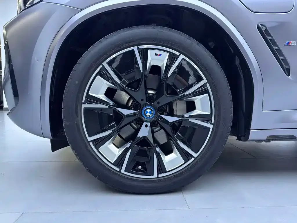 BMW iX3 — фото 4