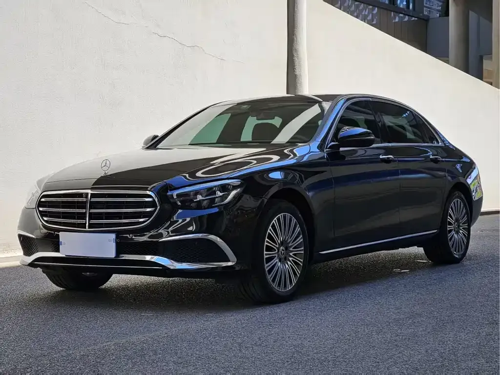 Mercedes-Benz E-Class — фото 1