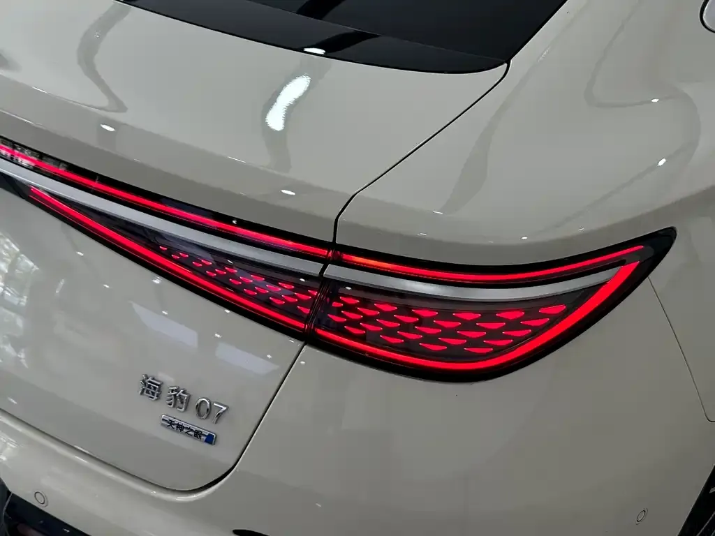 BYD Seal 07 DM-i — фото 8