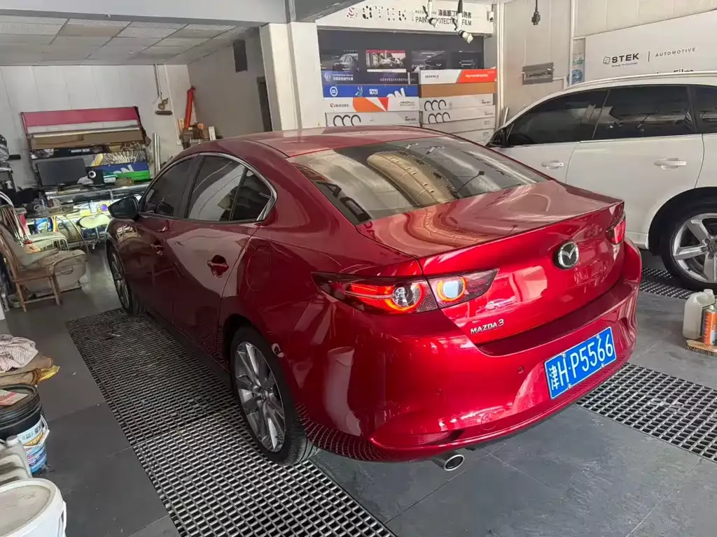 Mazda 3 Axela — фото 10
