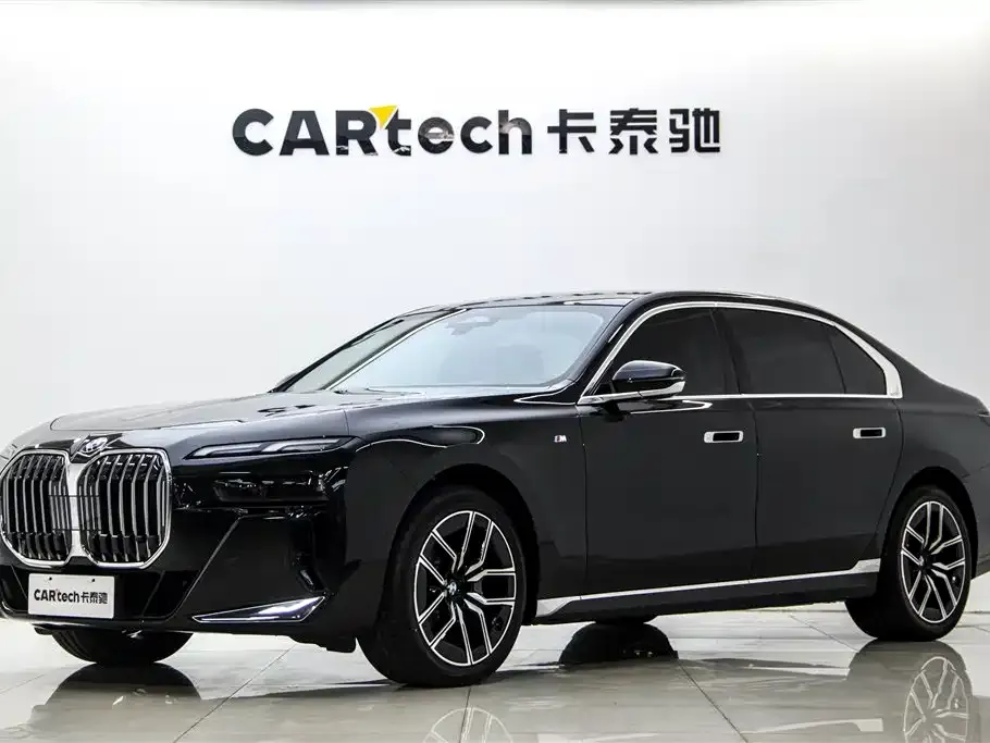 BMW 7 Series — фото 1