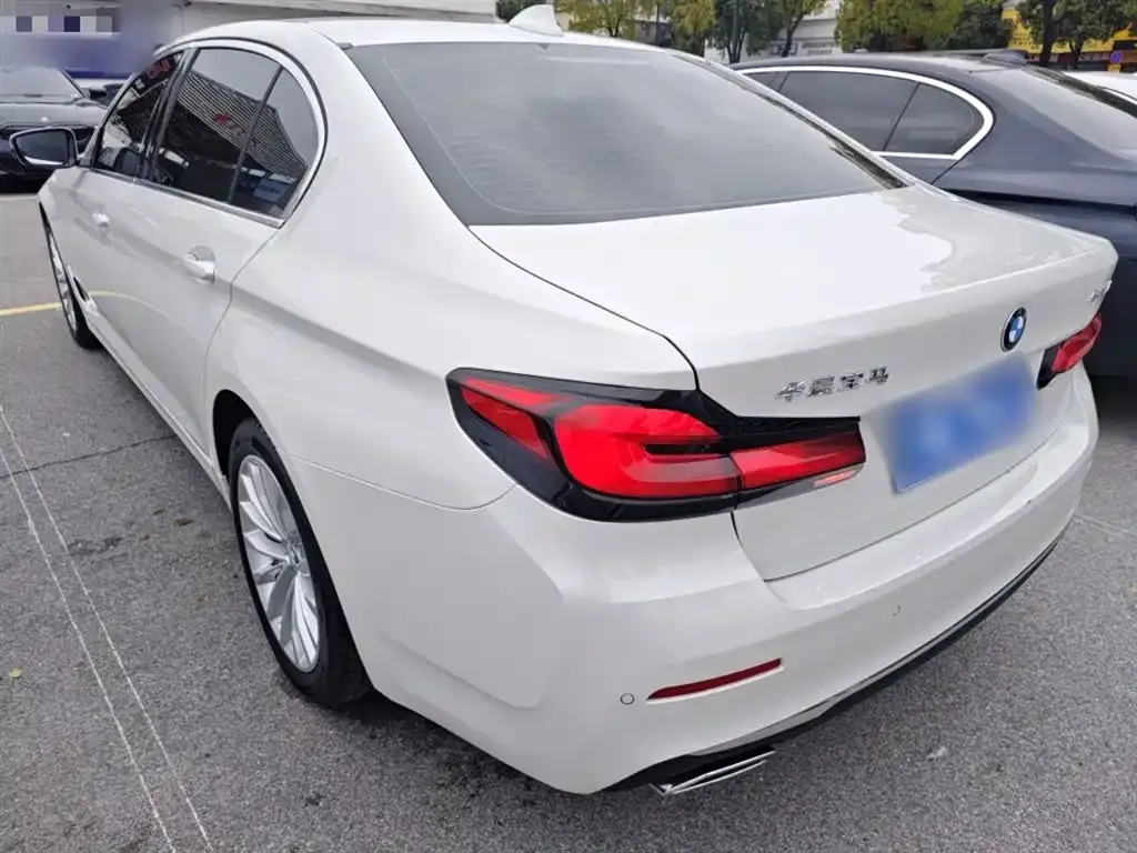 BMW 5 Series — фото 10