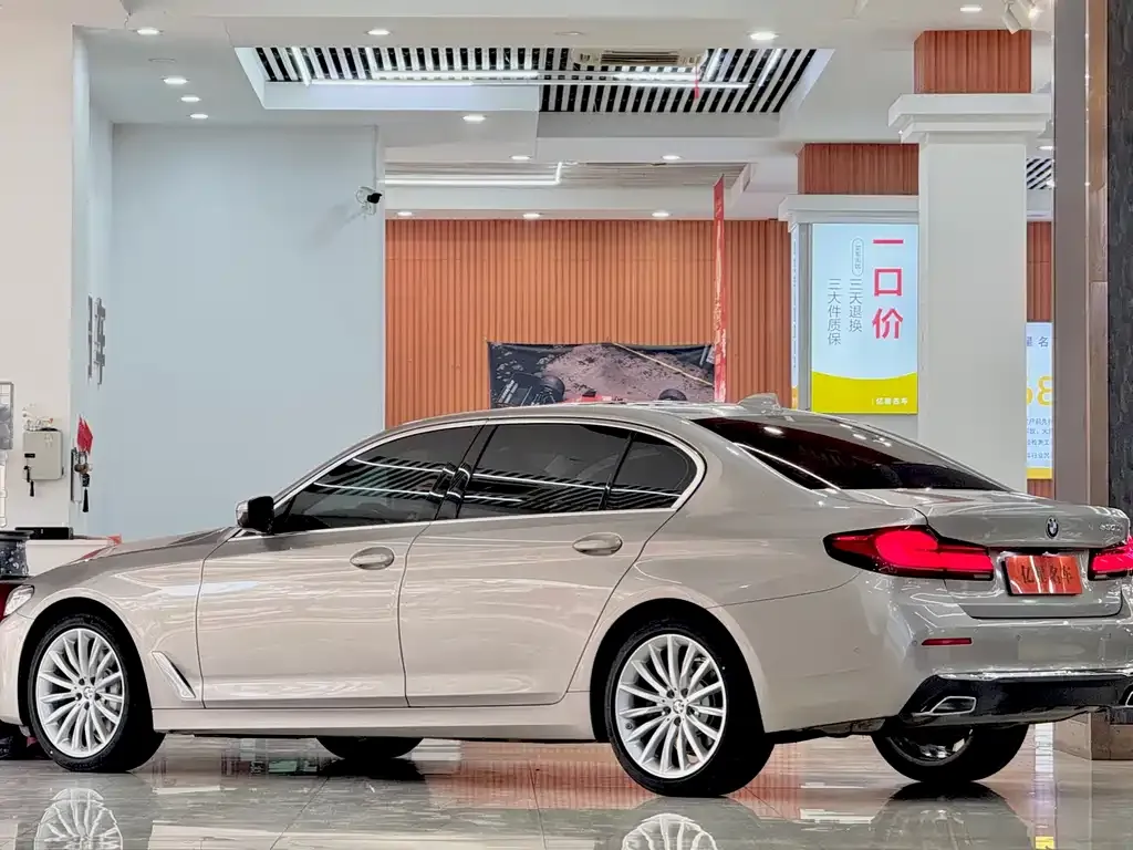 BMW 5 Series — фото 4