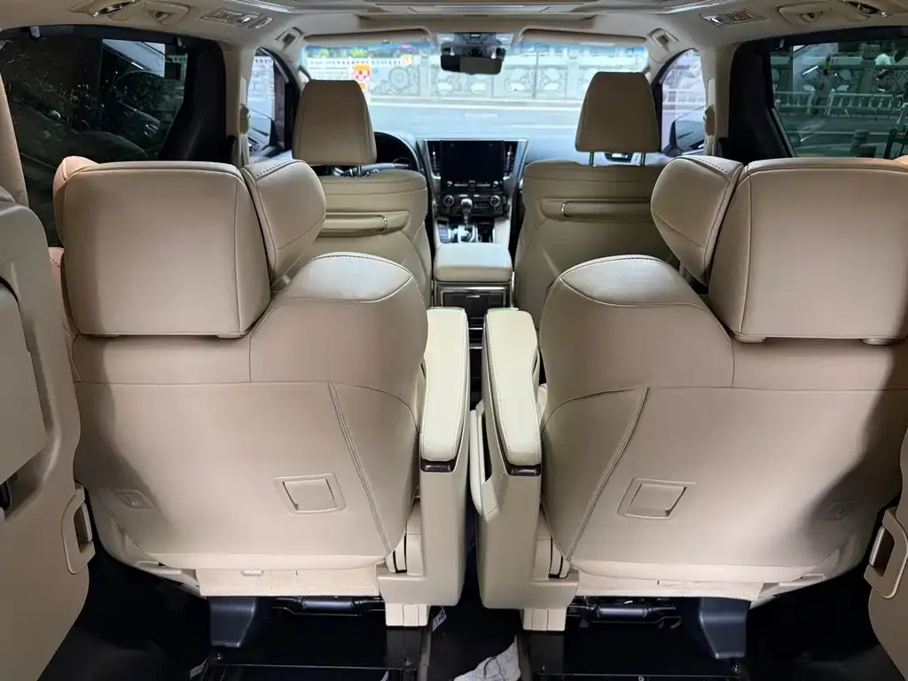 Toyota Alphard — фото 3