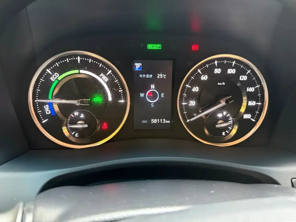 Toyota Alphard — фото 6