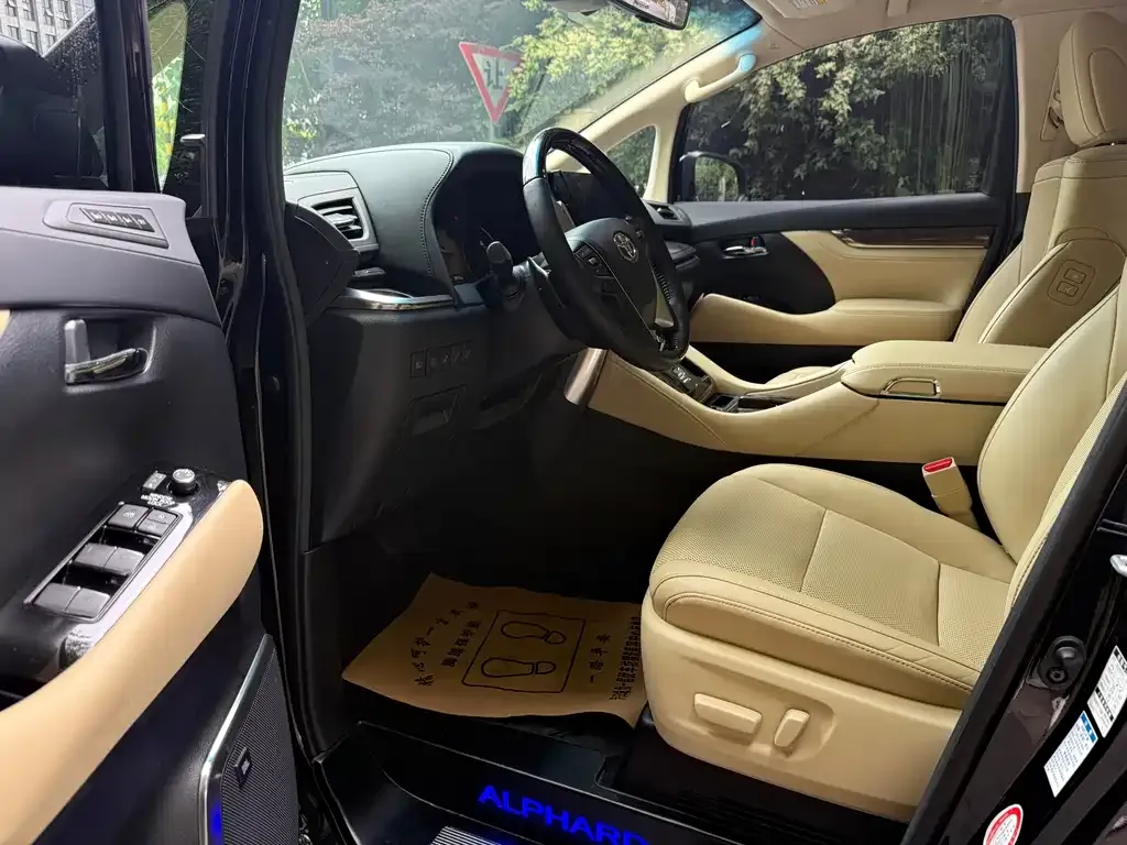 Toyota Alphard — фото 2