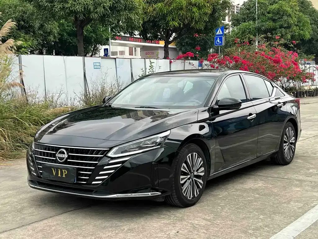 Nissan Teana — фото 1